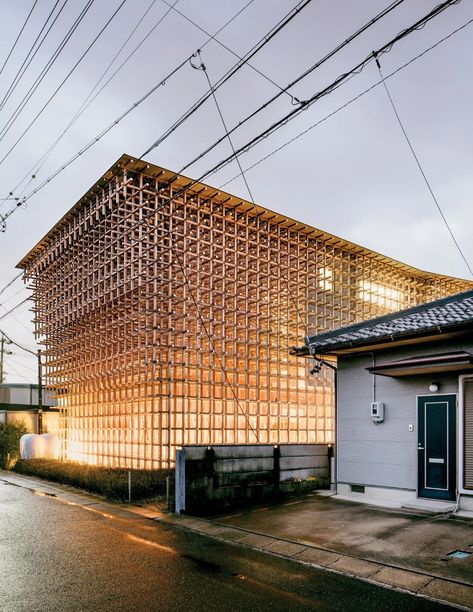 Japan Interior Design Modern, Kengo Kuma Architecture, Tectonic Architecture, Japan Interior Design, Japanese Traditional Architecture, Japan Interior, Wood Facade, Studio Architecture, Timber Architecture