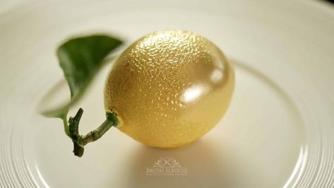 Lemon #citron #lemonshapeddessert Bruno Albouze, Mirror Cakes, Lemon Marmalade, Patisserie Fine, Dessert From Scratch, Finger Lime, Lemon Dessert Recipes, Chocolate Shells, Molecular Gastronomy