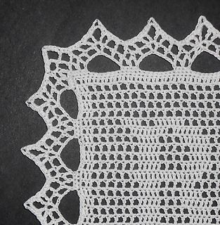 Borders Crochet, Crochet Edging Patterns Free Simple, Fillet Crochet Patterns Free, Filet Crochet Borders Patterns, Filet Crochet Edging, Filet Crochet Edging Patterns Free, Filet Crochet Border, Framed Crochet Name Doily, Filet Crochet Granny Square