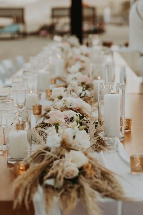 Pampas Grass And Flowers, Wedding Reception Tables Centerpieces, Grass And Flowers, Flowers Garland, Fall Wedding Tables, Rustic Wedding Table Decor, Grass Wedding, Boho Chic Wedding, Wedding Reception Tables