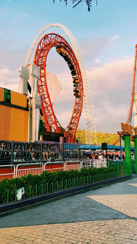 montanha russa do Superman no hopi hari Hopi Hari, Beto Carrero World, E Photo, Friend Poses Photography, Friend Poses, Amusement Park, Travel Photos, Superman, Instagram Story