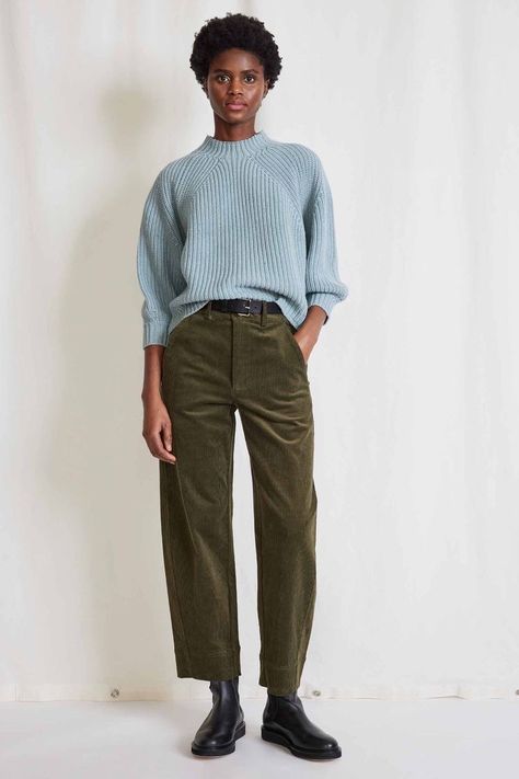 Olive Pants Outfit, Corduroy Pants Outfit, Khakis Outfit, Apiece Apart, Work Wardrobe, Professional Outfits, Inspiration Mode, Looks Style, Pants Outfit