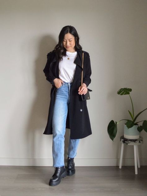 Black Coat Boots Outfit, Boyfriend Jeans Combat Boots, Black Boots Straight Jeans, Combat Boots 2024 Outfit, Black Laced Boots Outfit, Black Trench Outfit Women, Trench Coat And Combat Boots Outfit, Combat Boots Straight Jeans, Straight Leg Jeans With Combat Boots