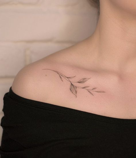 Collar Bone Leaves Tattoos For Women, Shoulder Tattoos For Women Minimalist, Fine Line Rose Vine Tattoo, Leaf Vine Tattoo Shoulder, Vine Collar Bone Tattoos For Women, Vines Collar Bone Tattoo, Collarbone Vine Tattoos For Women, Collar Bone Tattoo Fine Line, Vine Tattoo On Collar Bone