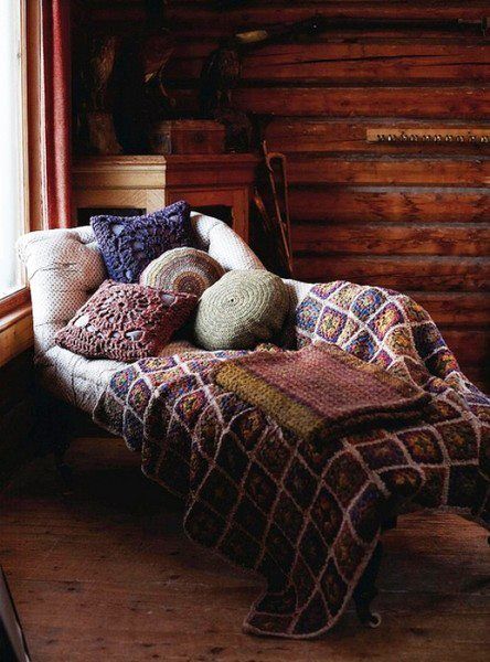 So snuggle worthy Casa Country, Reading Chair, Cozy Place, Garden Cottage, Boho Home, Cozy Room, Cabins In The Woods, Cozy Corner, Cozy Space