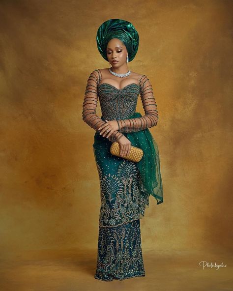 Traditional Wedding Guest Dress, Green Engagement Dress, Nigerian Wedding Guest Outfit, Nigerian Wedding Guest, Nigerian Traditional Dresses, Nigerian Lace Dress, Nigerian Dress Styles, Igbo Bride, Lace Dress Classy