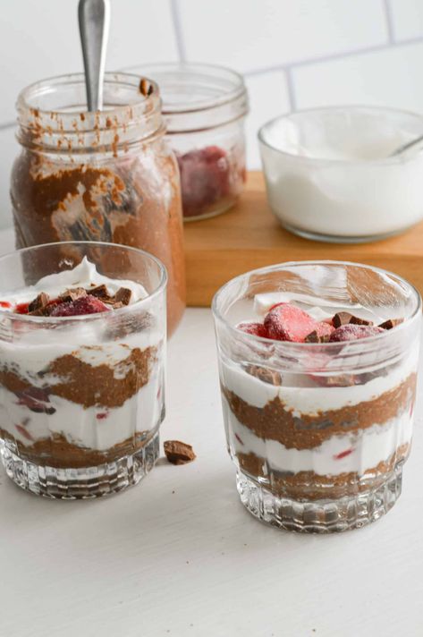 Chia Parfait, Pudding Parfait, Chocolate Chia Pudding, Chocolate Granola, Summer Breakfast, Chocolate Protein Powder, Nutritious Snacks, Creamy Chocolate, Chocolate Protein