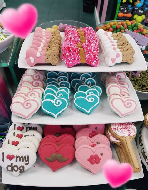 Pet Bakery Business, Dog Treat Decorating, Pet Bakery Ideas, Animal Business Ideas, Dog Treat Decorating Ideas, Valentine’s Day Dog Treats, Fancy Dog Treats, Valentines Day Dog Treats, Valentines Dog Treats