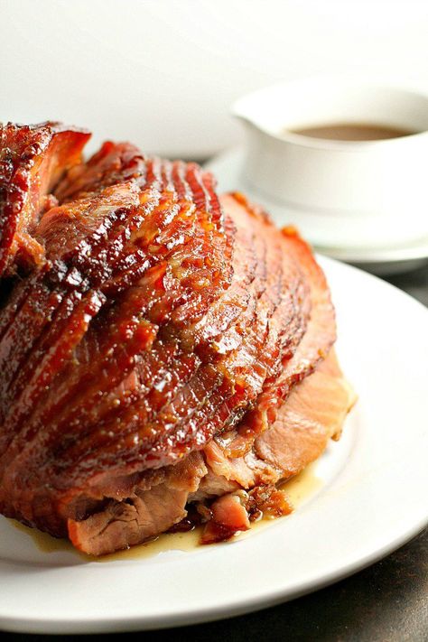 Brown Sugar Ham with Bourbon Glaze...this easy ham recipe is perfect for holiday occasions! Potato Gratin Easy, Easy Ham Recipes, Sugar Ham, Brown Sugar Ham, Ham Glaze Recipe, Bourbon Glaze, Best Mashed Potatoes, Easy Ham, Glazed Ham