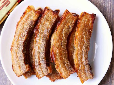 Oven-Baked Pork Belly Slices - Healthy Recipes Blog Pork Belly Recipe Oven, Pork Belly Oven, Meat Business, Pork Belly Recipes Crispy, Pork Belly Strips, Roasted Pork Belly, Fried Pork Belly, Pork Belly Slices, Boricua Recipes