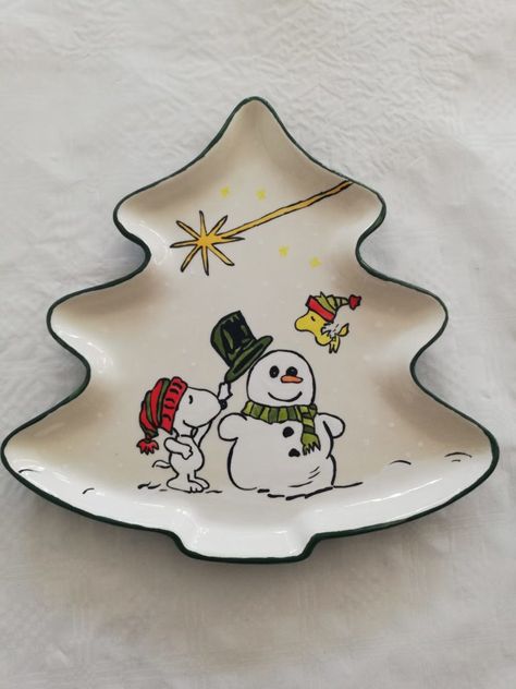 Christmas Clay Painting Ideas, Snowman Pottery Painting, Pottery Ideas For Christmas, Pottery Painting Christmas, Christmas Pottery Painting, Christmas Pottery, Pottery Ornaments, Color Me Mine, Circle Painting