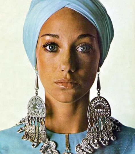 Marisa Berenson. Vogue patterns 1970 1970s Vogue, 70s Vogue, Marisa Berenson, Patti Hansen, 70s Girl, Lauren Hutton, Diana Vreeland, Kaftan Style, Elsa Schiaparelli