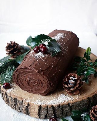 Gluten Free Xmas Cake, Vegan Gluten Free Cake, Patisserie Vegan, Yule Log Cake, Vegan Christmas Recipes, Log Cake, Vegan Holidays, Yule Log, Oreo Dessert