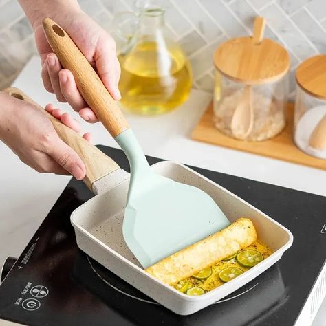 Pancake Pizza, Silicone Cooking Utensils, Kitchen Spatula, Cooking Spatula, No Egg Pancakes, Beef Meat, How To Cook Beef, Perfect Pizza, Spatula Set