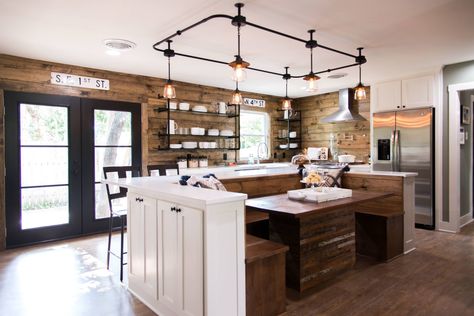 [Room] Breakfast nook is built into the center island beneath custom track lighting in this home in Woodway, Texas. [2000 × 1335] Kitchen Island Booth, Kitchen Island With Bench Seating, Gaines Kitchen, Model Dapur, Modern Ranch House, Fixer Upper Kitchen, Kitchen Island With Seating, Modern Ranch, Built In Seating