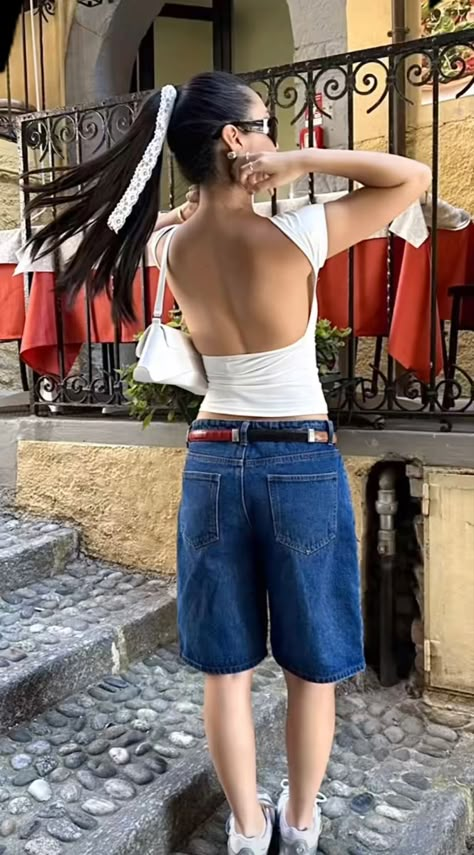 Summer Style 90s, Jorts Outfit Women Summer, Jorts Outfit Idea Summer, Jorts Womens Fit, Open Back Top Outfit, Jorts Outfit Women’s, Jorts Summer Outfits, Jorts Outfit Idea, Summer Outfits With Jeans