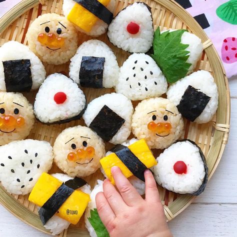 🍙 Happy Onigiri Day! 🍙 Onigiri is a triangular or cylindrical Japanese rice dish often wrapped in nori (seaweed). 🍘🍥 Filled with many different fillings like umeboshi (pickled plum) & salted salmon, it's no surprise that it's a popular staple in Japanese homes and convenience stores! 🎌 Cute Onigiri, Japanese Rice Dishes, Salted Salmon, Onigiri Recipe, Seaweed Wrap, Japanese Homes, Bento Box Recipes, Japanese Food Art, Nori Seaweed