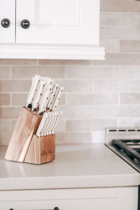 My Favorite White Knife Sets | Just Destiny Kitchen Knife Organization, Kitchen Knife Set Aesthetic, Knife Set Aesthetic, Kitchen Knives Aesthetic, Knife Set Kitchen Counter, Cute Knife Set, Aesthetic Knife Set, Cute Kitchen Knife Set, Small Kitchen Knife Set