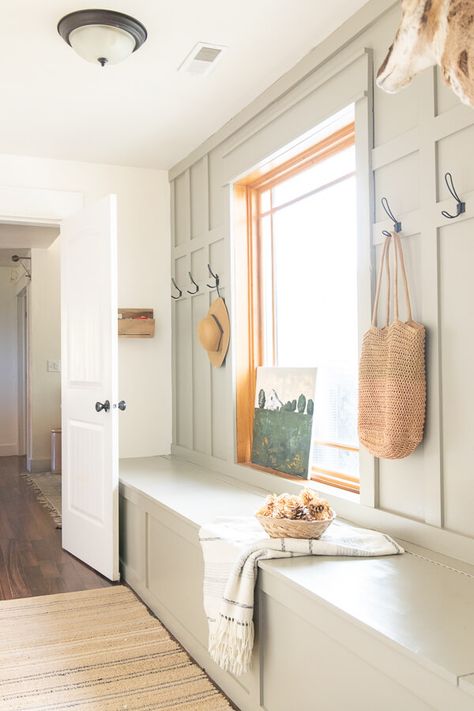 Mudroom With Window In Middle, Breezeway Ideas, Mudroom Storage Bench, Mudroom Entryway, Mudroom Decor, Mudroom Design, Window Benches, Organizing Tips, Laundry Mud Room