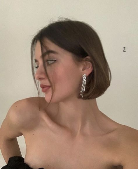 Avery Grambs, Strapless Dress, Daisy, Instagram Post, Instagram, Black