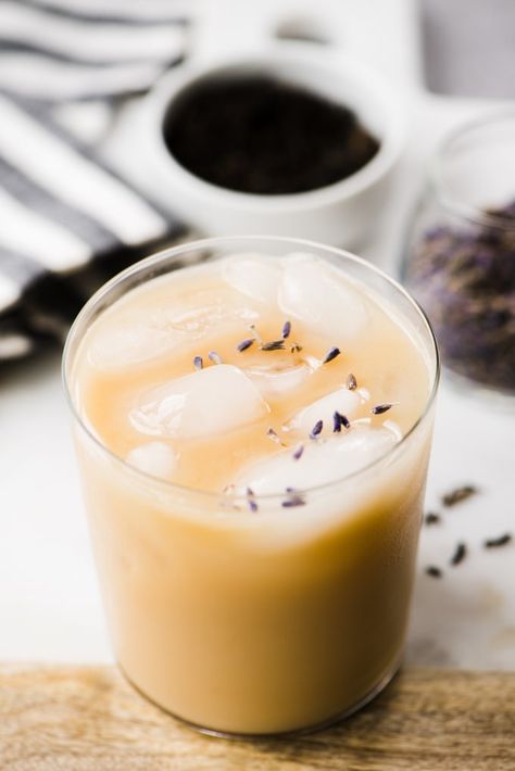 You'll love this simple, homemade iced london fog made with earl grey tea, lavender leaves, liquid stevia, vanilla extract, and cashew milk or almond milk! It's a sugar free, dairy free, refreshing summer ice tea latte. Ditch Starbucks and make this healthy, paleo version at home! #healthyrecipes #drinks #paleo #sugarfree #dairyfree Iced London Fog, London Fog Recipe, London Fog Tea Latte, Summer Iced Tea, London Fog Tea, Iced Tea Recipes Homemade, Homemade Coffee Drinks, Homemade Iced Tea, Tea Lavender