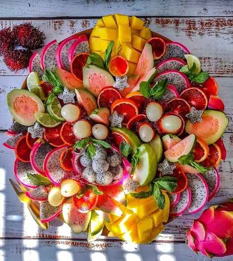 Fruit Platter Table, Tropical Charcuterie Board Ideas, Charcuterie Fruit Board Ideas, Mexican Fruit Platter, Fruit Platter Wedding, Asian Fruit Platter, Charcuterie Fruit Board, Tropical Charcuterie Board, Fruit Only Charcuterie Board