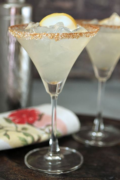 This Spiced Pear Margarita is the perfect segue to the cooler months with the addition of cinnamon, cloves and nutmeg in a cocktail featuring Tequila and Pear Liqueur. Pear Margarita, Pear Liqueur, Pear Brandy, Colorado Food, Spiced Pear, Silver Tequila, Tequila Drinks, Margarita Cocktail, Dinner Drinks