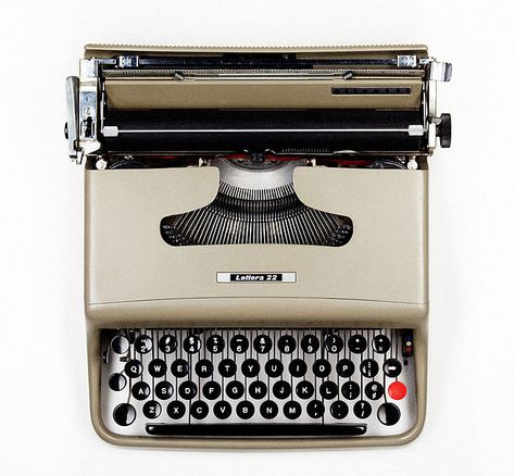 Olivetti Typewriter, Underwood Typewriter, Vintage Appliances, Van Life Diy, Professional Website Design, Website Design Company, Design Del Prodotto, Vintage Crafts, Modern Office