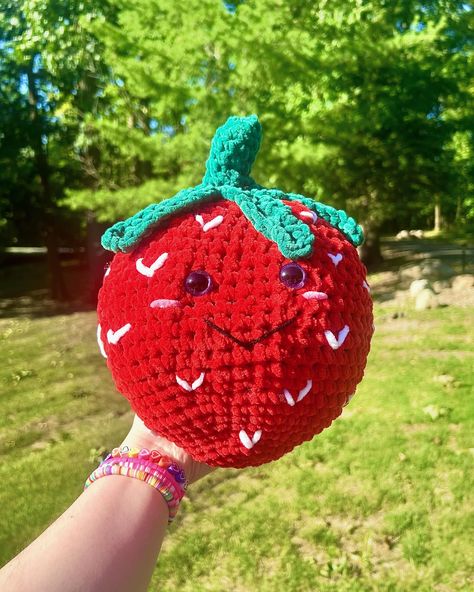 Oh look a strawberry 👀🍓 I crocheted this adorable strawberry plushie based on @hayhaycrochet pattern. Soooo cute 🥰 Yarn ❤️: @premieryarns Parfait Chunky #crochet #amigurumi #crochetersofinstagram #crocheters Strawberry Plushie, Fun Crochet, Fun Crochet Projects, Chunky Crochet, August 11, Crochet Amigurumi, Crochet Projects, Amigurumi, Yarn