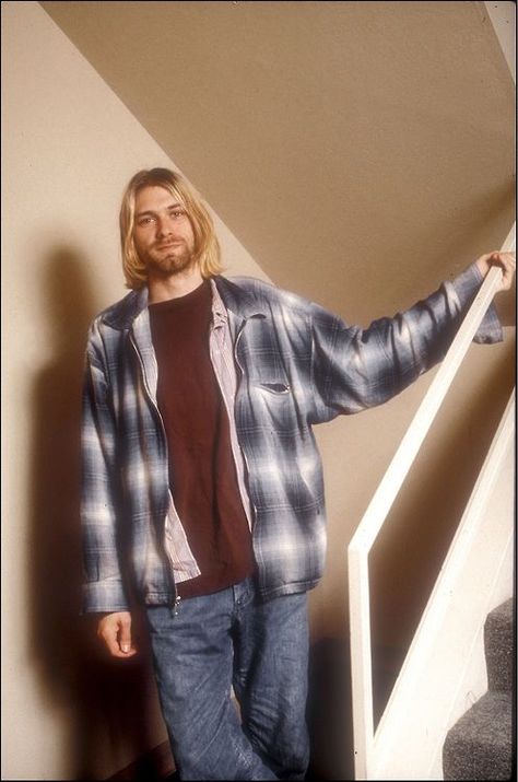 Kurt Cobain Fashion, Kurt Cobain Outfit, Kurt Cobain Style, Kurt And Courtney, Donald Cobain, Hair Metal Bands, Nirvana Kurt Cobain, Nirvana Kurt, Grunge Band