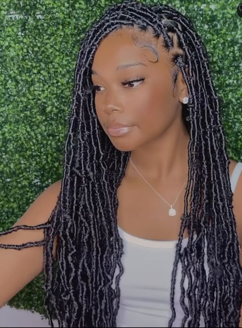 Faux Locs Vs Butterfly Locs, Back Length Soft Locs, Focs Locs Hairstyles Long, Soft Faux Locs Medium Length, Soft Locs Hairstyles With Color, Foc Locs Hairstyles, Soft Locks Hairstyle, Faux Locks Hairstyle Ideas, Medium Faux Locs Black Women