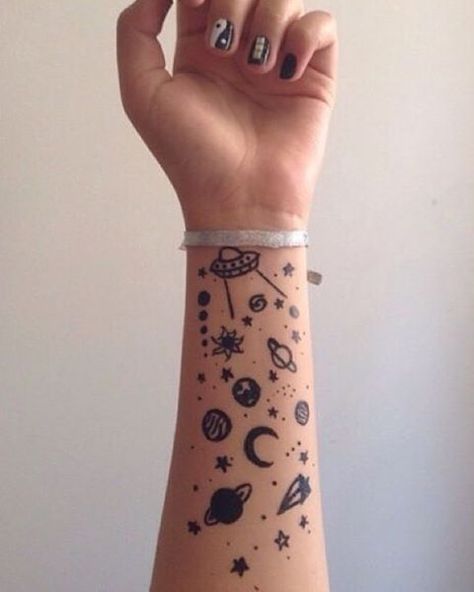 #vsco #vscocam #landscape #galaxy 👍🏻👍🏻💥💥 Planet Tattoo, Tato Henna, Sharpie Tattoos, Galaxy Tattoo, Forearm Tattoo Design, Cool Forearm Tattoos, Simple Tattoo Designs, Disney Tattoo, Small Wrist Tattoos