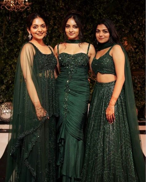 Ahana Krishna, Dress For Bride Sister, Indian Bridesmaids Outfits, Indian Wedding Sangeet, Wedding Outfits Indian, Sangeet Night, Bridesmaid Lehenga, Indian Bridesmaids, Sangeet Outfit