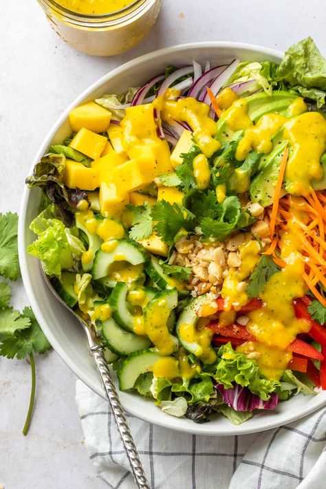 Mango Salad Dressing, Mango Dressing, Salad With Mango, Dairy Free Salads, Lettuce Salad Recipes, Green Lettuce, Filling Lunch, Tropical Salad, Green Eating