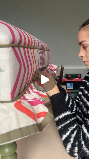 How To Reupholster An Ottoman, Wavy Headboard, Upholstery Fabric Projects, Upholstered Chairs Diy, Diy Furniture Repair, Diy Furniture Upholstery, Furniture Reupholstery, Pink Tools, Diy Ottoman