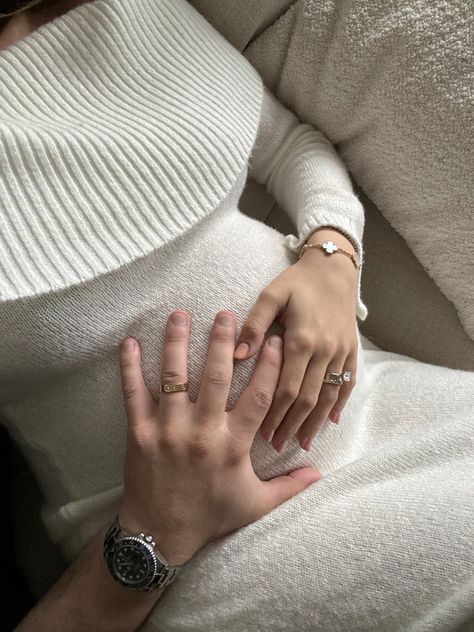 Faceless Pregnant Aesthetic, Pregnancy Asthetic Picture, Hands On Pregnant Belly, Pregnancy Aesthetic Couple, Pregnancy Photos Aesthetic, Pregnant Belly Aesthetic, Pregnancy Women, Pregnant Girl, Cute Couple Text Messages