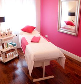 wax room, so simple and fun Waxing Area In Salon, Waxing Cart Set Up, Wax Room Wall Decor, Pink Wax Room, European Wax Center, Beauty Bar Salon, Spa Room Ideas, Waxing Room, Lash Room Decor