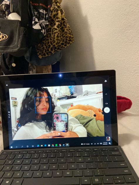 Laptop Selfie Poses, Power Moves, Repair Guide, Instagram Photo Editing, Simple Pakistani Dresses, Computer Repair, Couple Photography Poses, Ideas For Instagram Photos, Cute Poses For Pictures