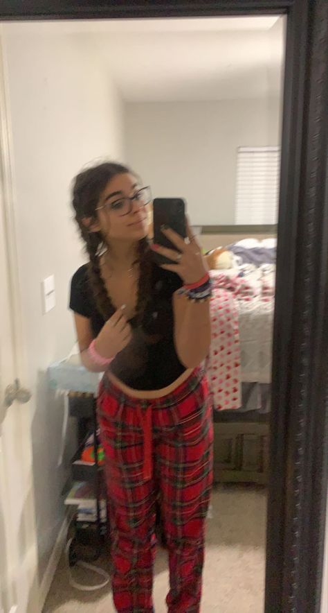 Pajama Pants Outfit Aesthetic, Plaid Pajama Pants Outfits, Comfy Pajamas Aesthetic, Pajama Pants Aesthetic, Aesthetic Pajama Outfit, April Makeup, Pajama Fits, Aesthetic Pajama, Pjs Aesthetic