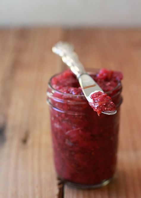 Homemade Cranberry Sauce Recipe, Orange Cranberry Sauce, Chia Seed Jam, Homemade Cranberry Sauce, Aip Desserts, Marmalade Recipe, Vegan Salads, Chia Jam, Cranberry Sauce Recipe