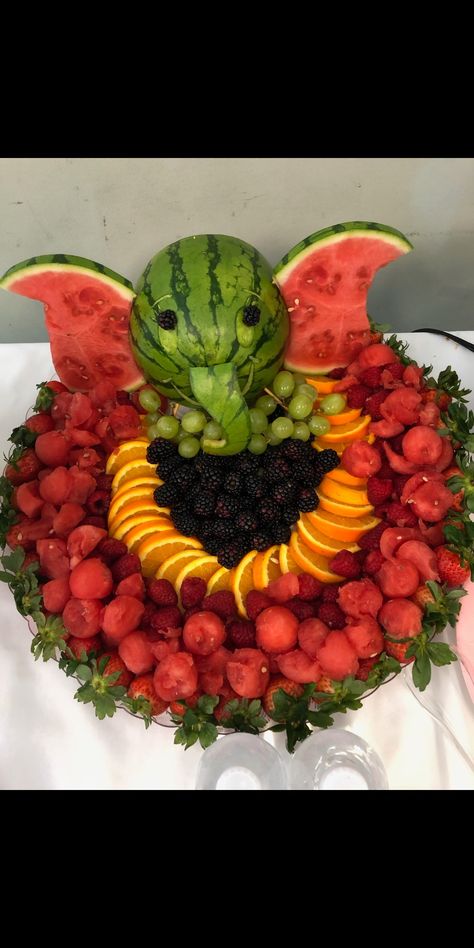 Elephant Fruit Tray, Shower Fruit Tray, Party Fruit Tray, Baby Shower Fruit Tray, Fruit Charcuterie, Fruit Platter Ideas Party, Fruit Buffet, Fruit Carvings, Baby Shower Fruit