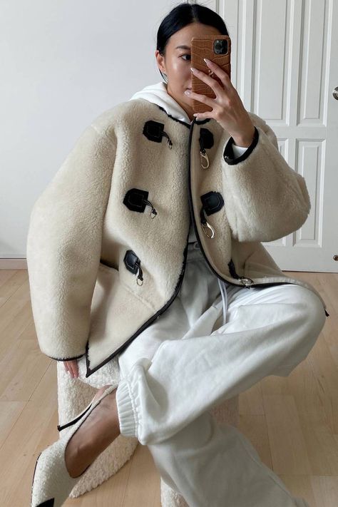 Shearling Jacket Outfit, Faux Fur Coats Outfit, Cold Weather Attire, Jacket Trend, Autumn Jacket, Capsule Wardrobe Essentials, Coat Trends, Under The Surface, Brand Concept