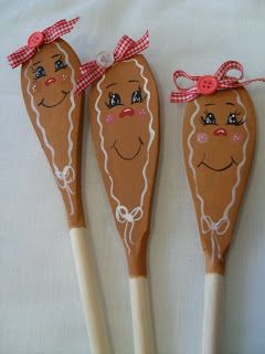 Cottage Creative Living by Egretta Wells: Painted Wooden Spoons Painted Wooden Spoons, Spoon Painting, Wooden Spoon Crafts, Spoon Craft, Painted Spoons, Christmas Spoons, Spoon Crafts, Gingerbread Crafts, Gingerbread Christmas Decor