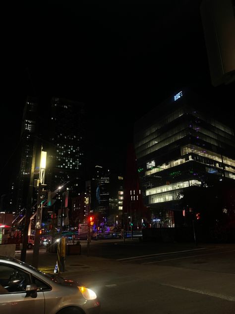 Montreal Night Aesthetic, Montreal At Night, Montreal Nightlife, Nighttime City, Pfp Insta, City At Night, Night Night, Montreal Quebec, Montreal Canada