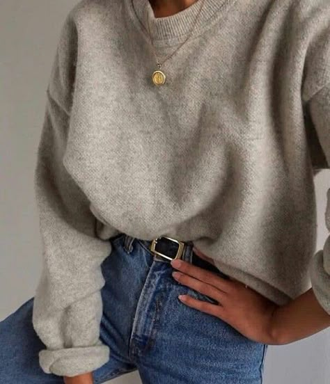 ˗ˏˋ @theartofblushing ˎˊ˗ Nuetral Pallete Outfits, Necklace Casual, Jeans Belt, Look Retro, Outfit Jeans, Looks Street Style, Mode Inspo, Beige Sweater, 가을 패션