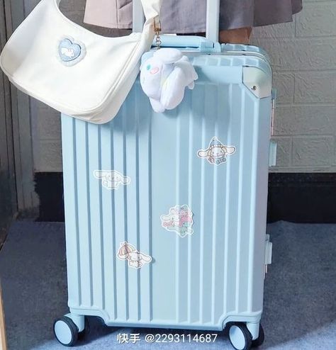 Cinnamoroll Luggage, Mochila Chanel, Chic Travel Accessories, Penyimpanan Makeup, Blue Suitcase, Cute Suitcases, Cute School Bags, Cute Luggage, Kawaii Bags