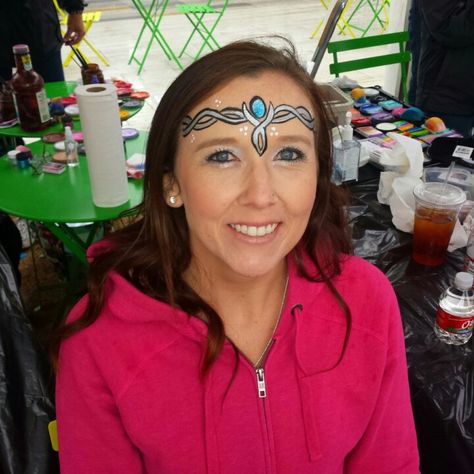 Medieval Face Paint Ideas, Celtic Face Paint, Viking Face Paint, Princess Face Painting, Festival Face Paint, Scottish Festival, Fest Ideas, Fair Face, Princess Crowns