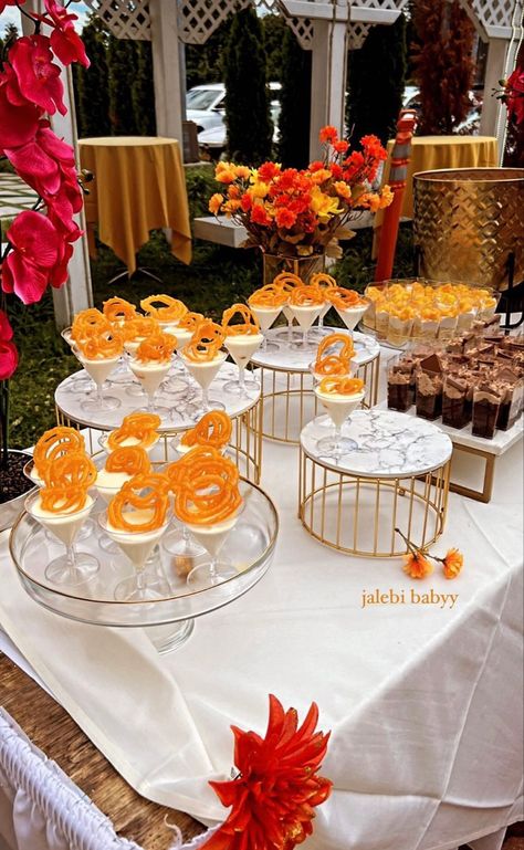 #jalebi #dessert #indianwedding #indianweddingfood #indianweddingdessert Mendhi Food Ideas, Dholki Food Table, Dholki Food Ideas, Diwali Dessert Table, Dholki Dessert Table, Indian Wedding Dessert Table, Desi Party Decor, Haldi Food Ideas, Mehndi Food Table