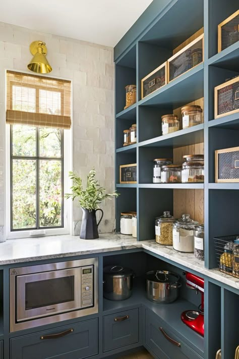 Yes, Butler's Pantries Are Still a Thing in 2023 Small Modern Kitchen Ideas, Butlers Pantry Ideas, House Pantry, Small Modern Kitchens, Minecraft House Ideas, Desain Pantry, Pantry Remodel, Kabinet Dapur, Small Kitchen Layouts