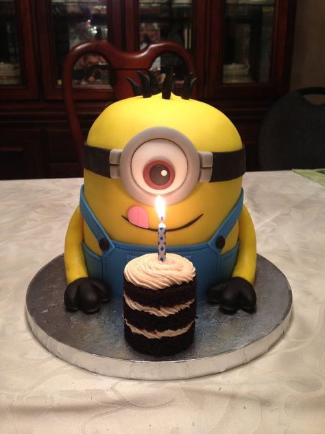 Minion Minion Cake Design, Minion Cakes, Toddler Birthday Cakes, Minion Birthday Cake, Minion Theme, Minion Cupcakes, Minion Birthday Party, 4th Birthday Cakes, Minion Cake